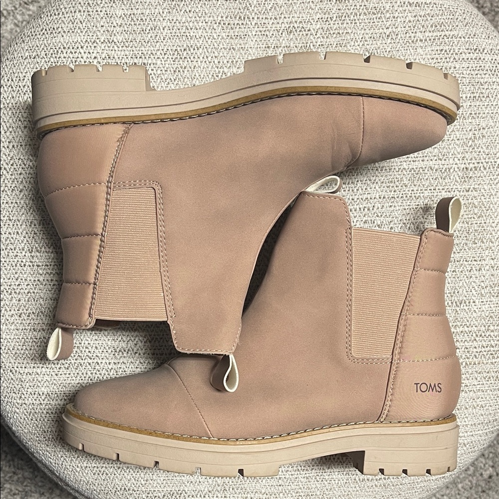 TOMS Women's Chelsea  Boots (Sz 9)